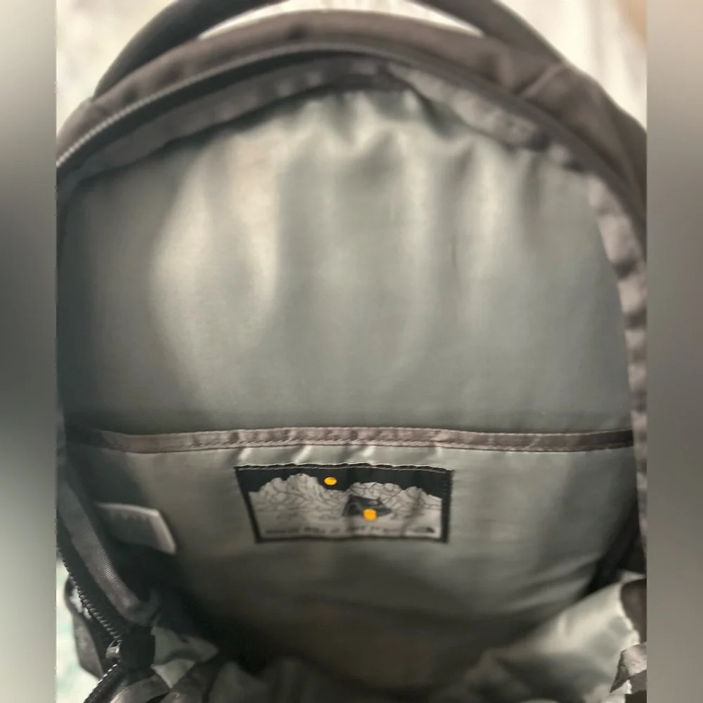 The North Face Black Pivoter Backpack - Picture 12 of 12
